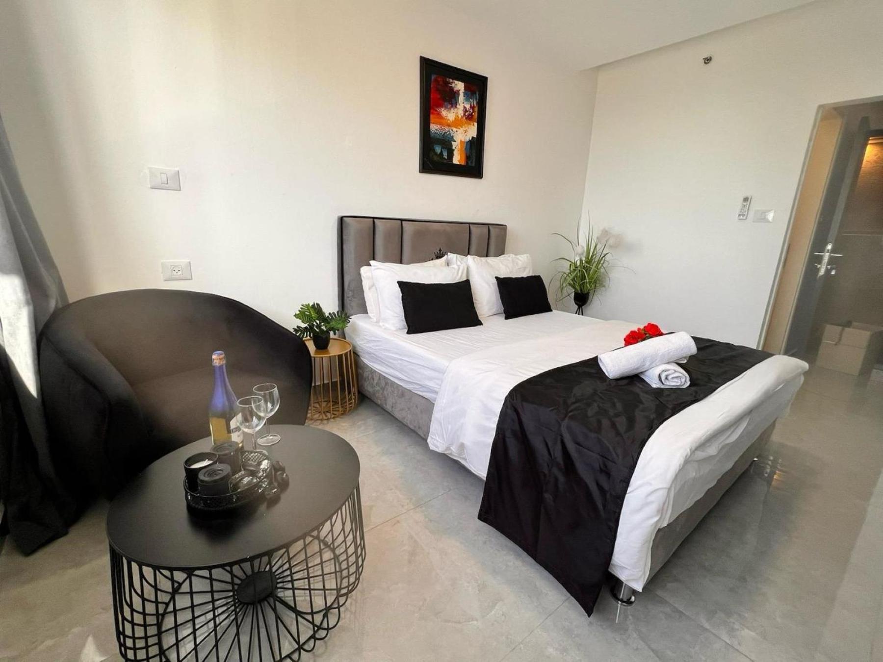Elis Boutique Hotel Bat Yam Esterno foto