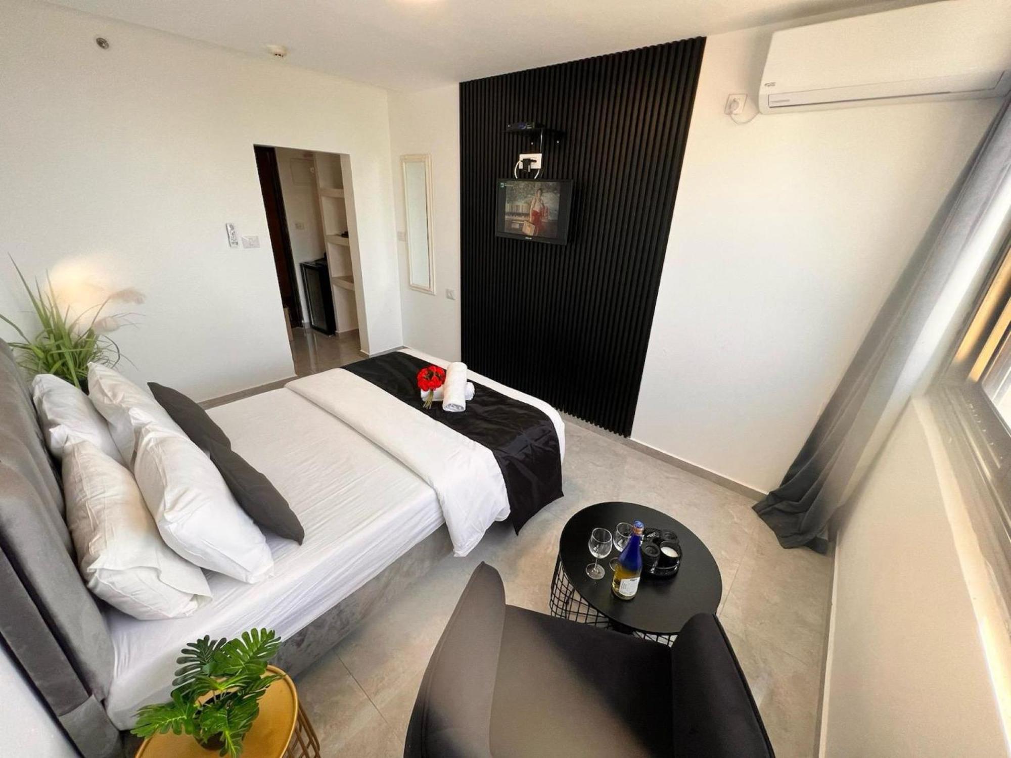 Elis Boutique Hotel Bat Yam Esterno foto