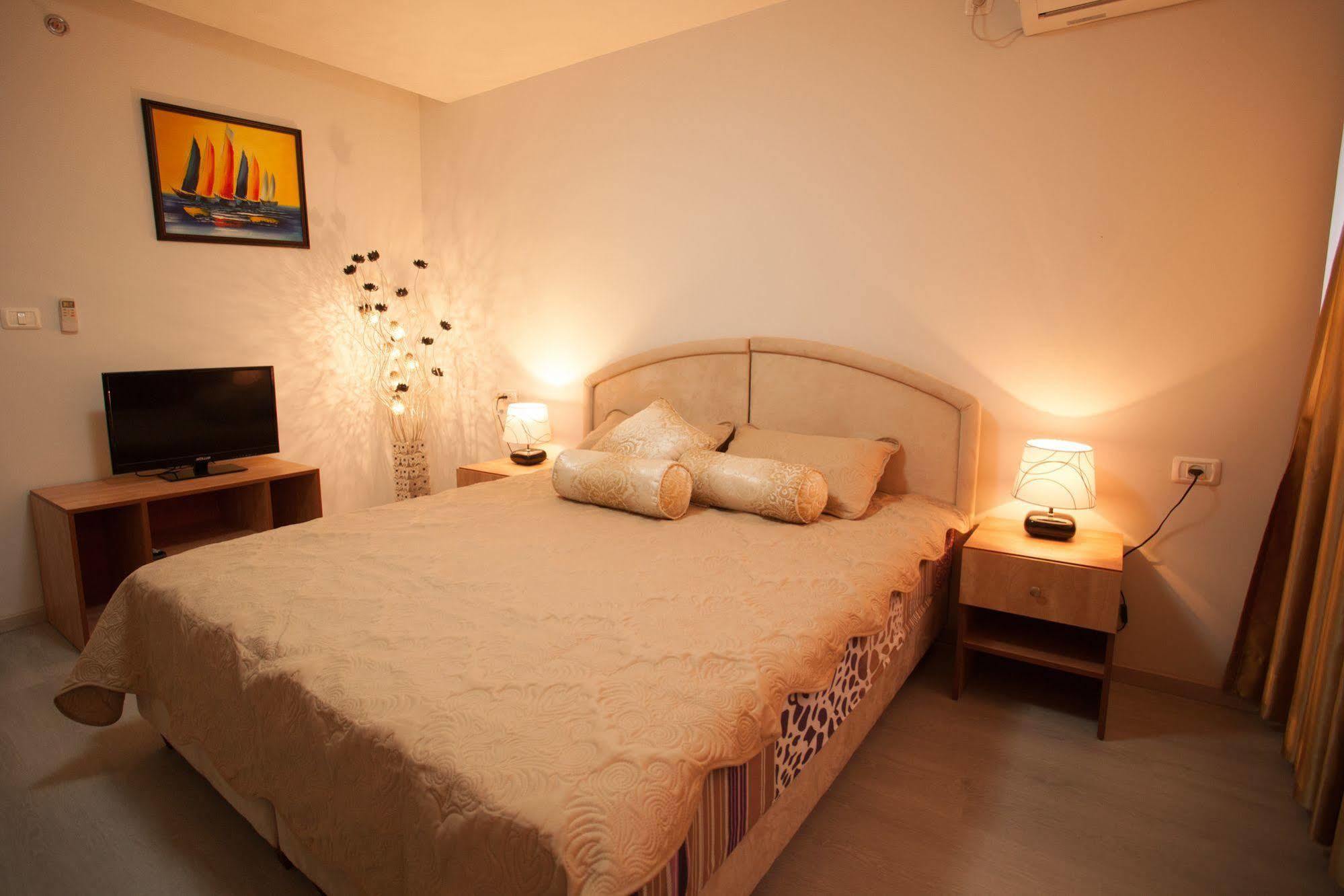 Elis Boutique Hotel Bat Yam Esterno foto